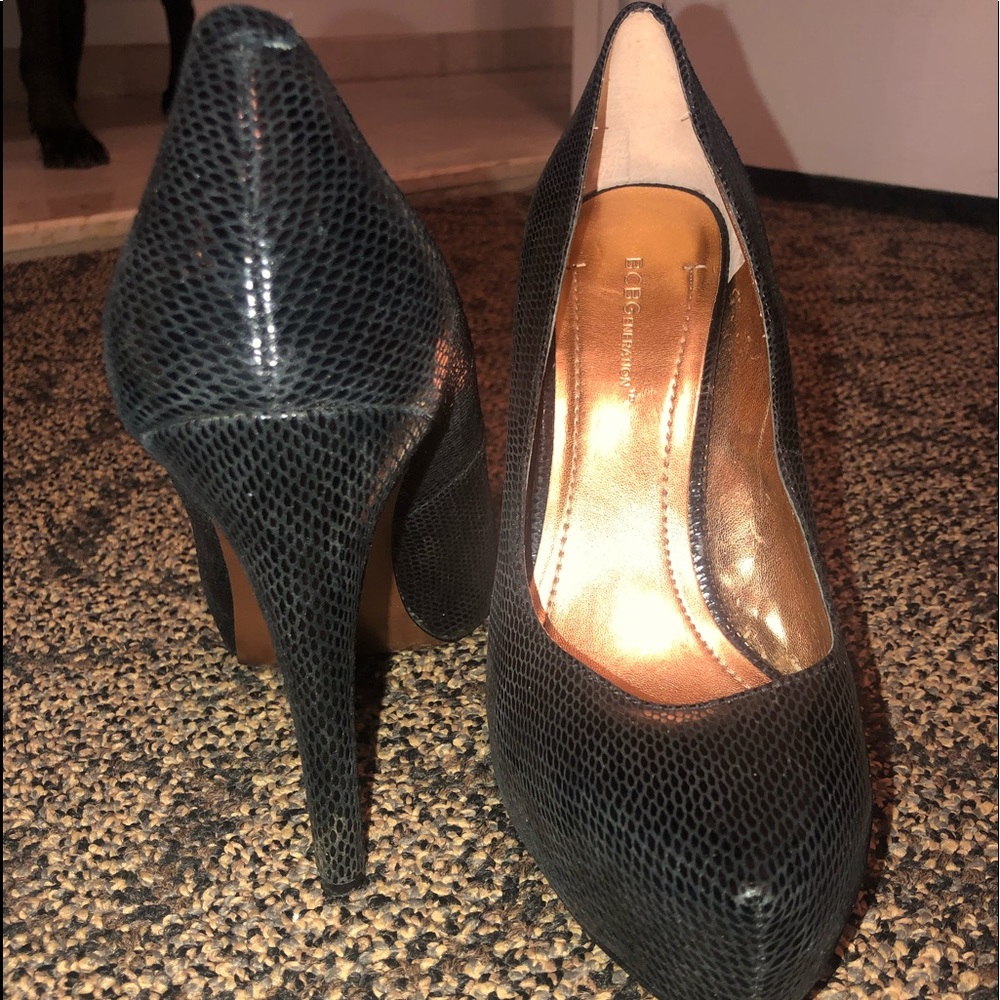 BCBGeneration Textured Platform Heels - Picture 3 of 7